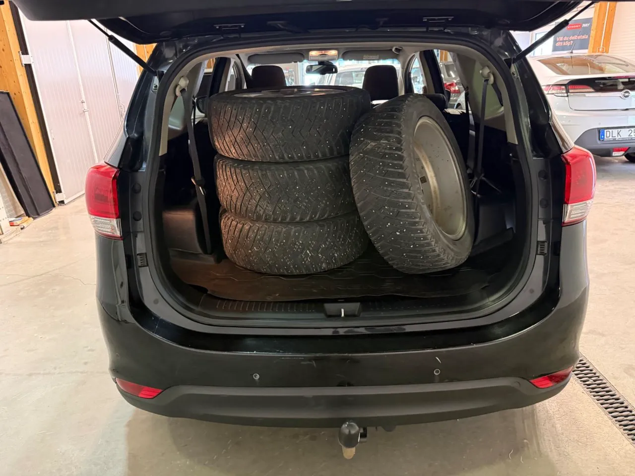 Vehicle image 14