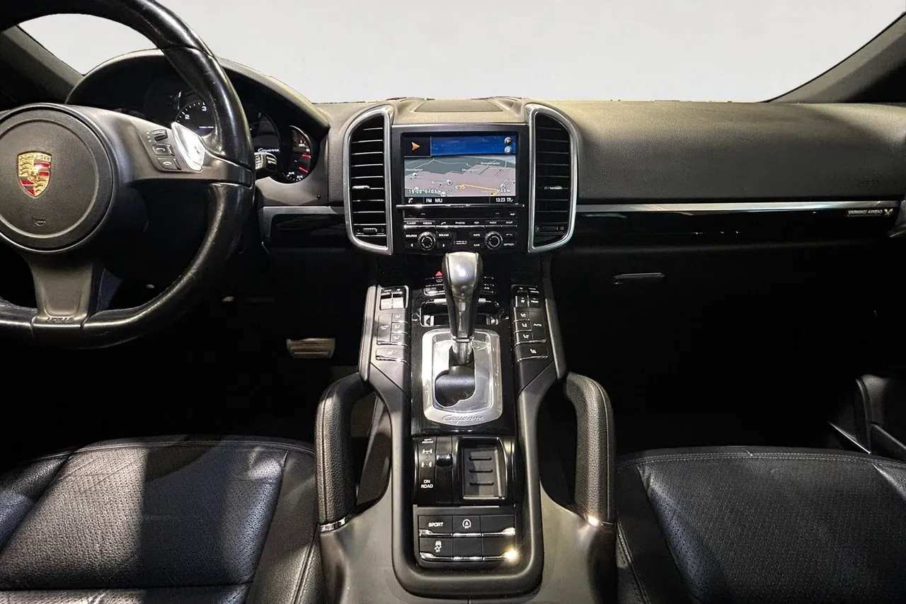 Vehicle image 11