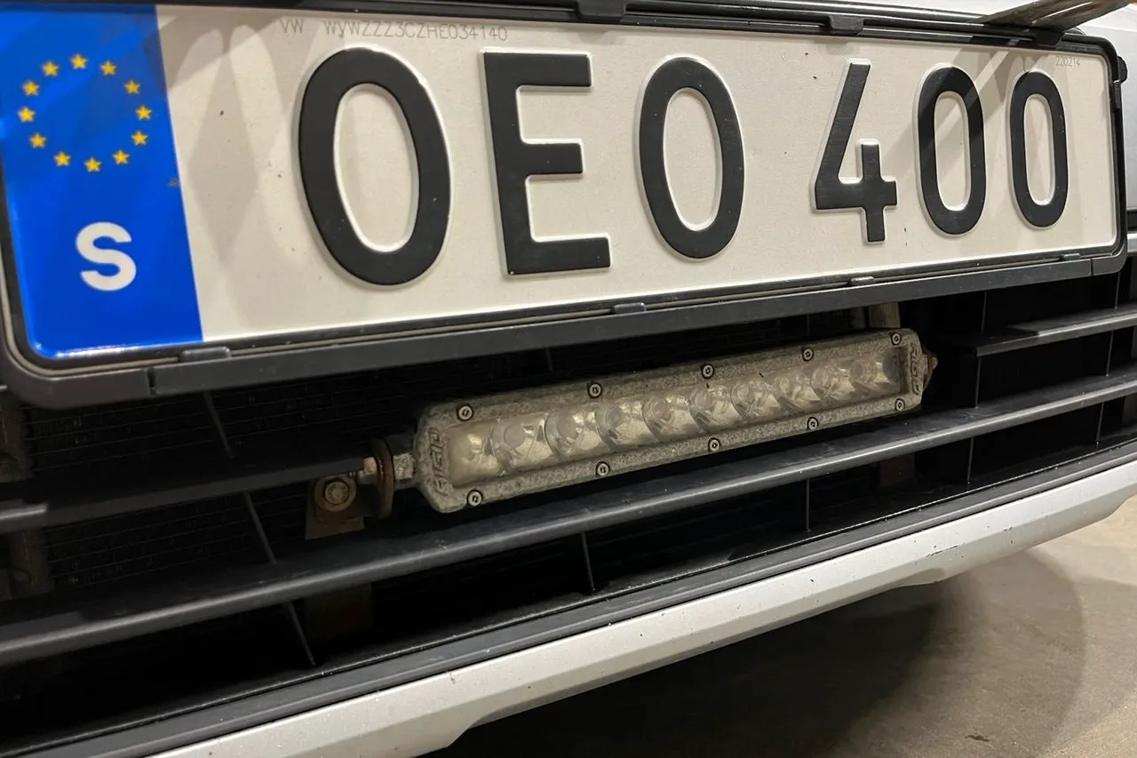 Vehicle image 16