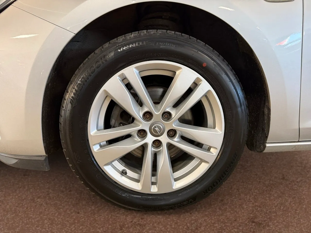 Vehicle image 7