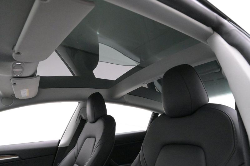 Tesla Model 3 bild 25