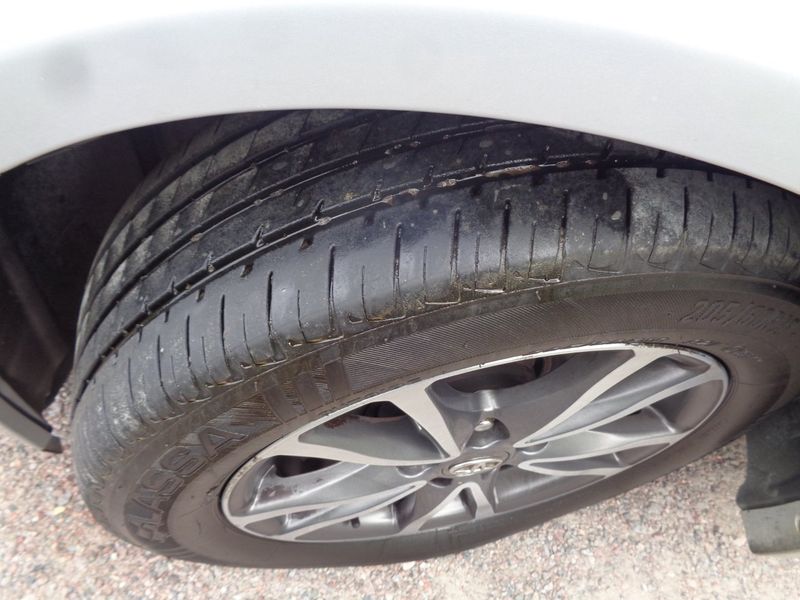 Toyota Avensis bild 9