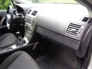 Toyota Avensis bild 30