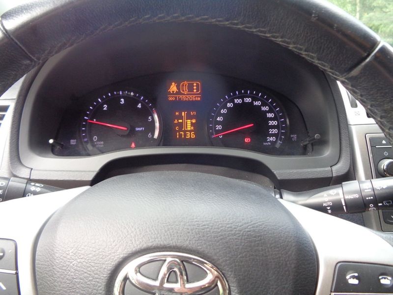 Toyota Avensis bild 17