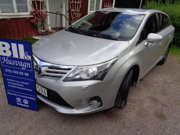 Toyota Avensis Kombi 2.0 D-4D FULLSERVAD/ACC/MV/FARTH MM/FINANS/INBYT - 2013