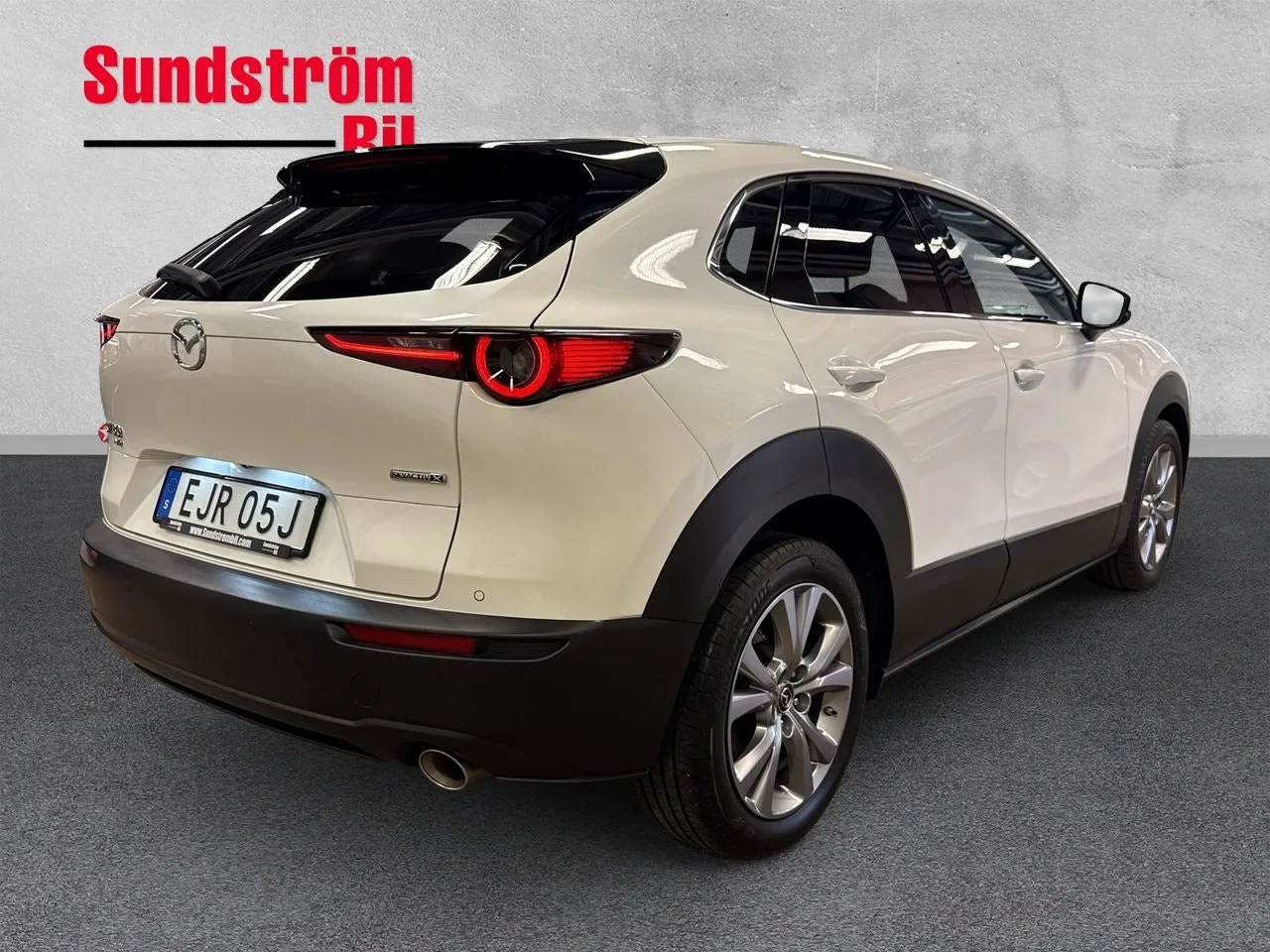 Vehicle image 6