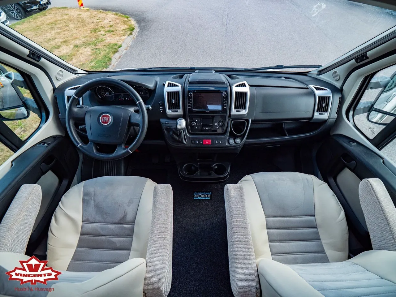 Vehicle image 15