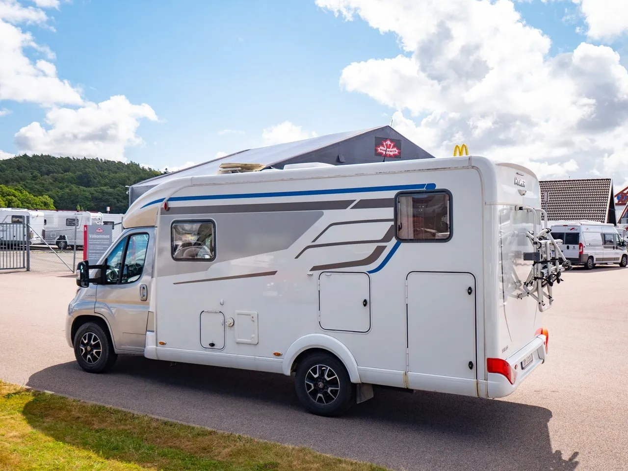 Vehicle image 21