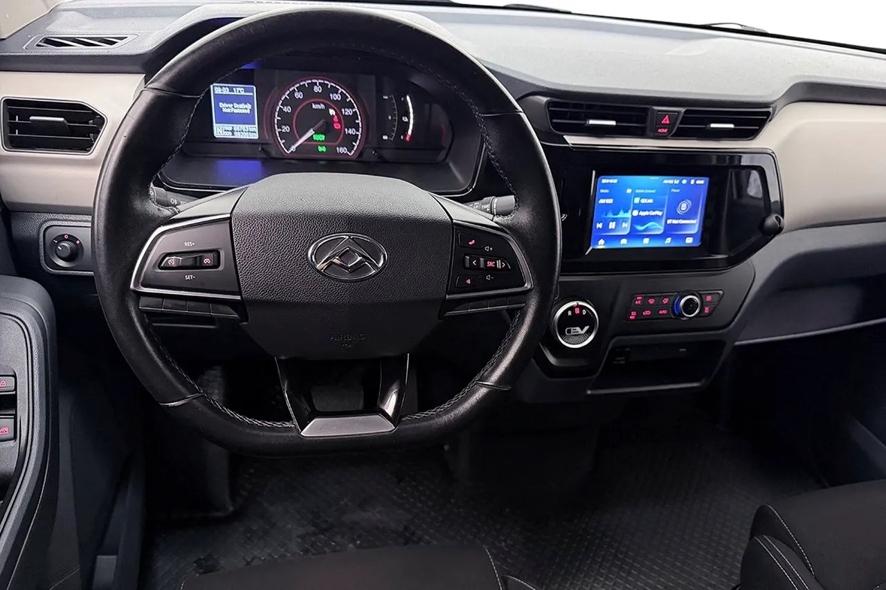Vehicle image 18