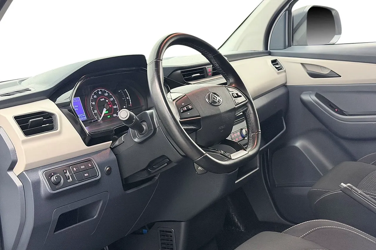 Vehicle image 15