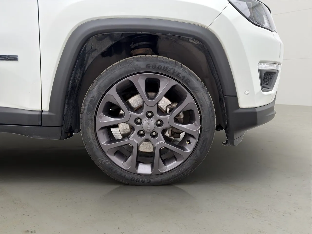 Vehicle image 26