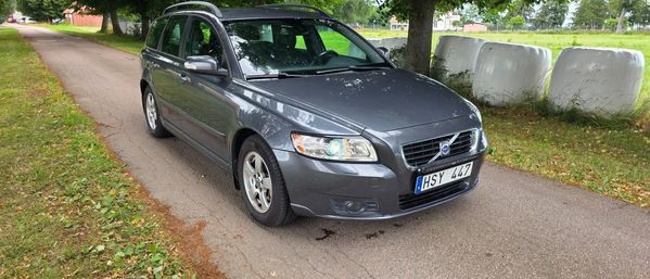 Volvo V50 1.8 Flexifuel Momentum, Svennsksåld, Drag, Bi-xenon - 2009