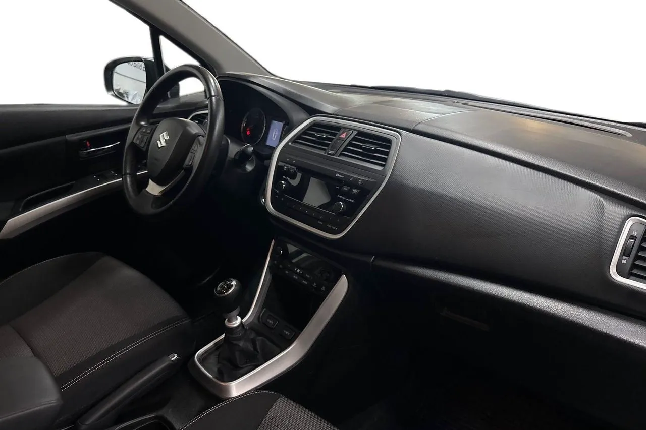 Vehicle image 14