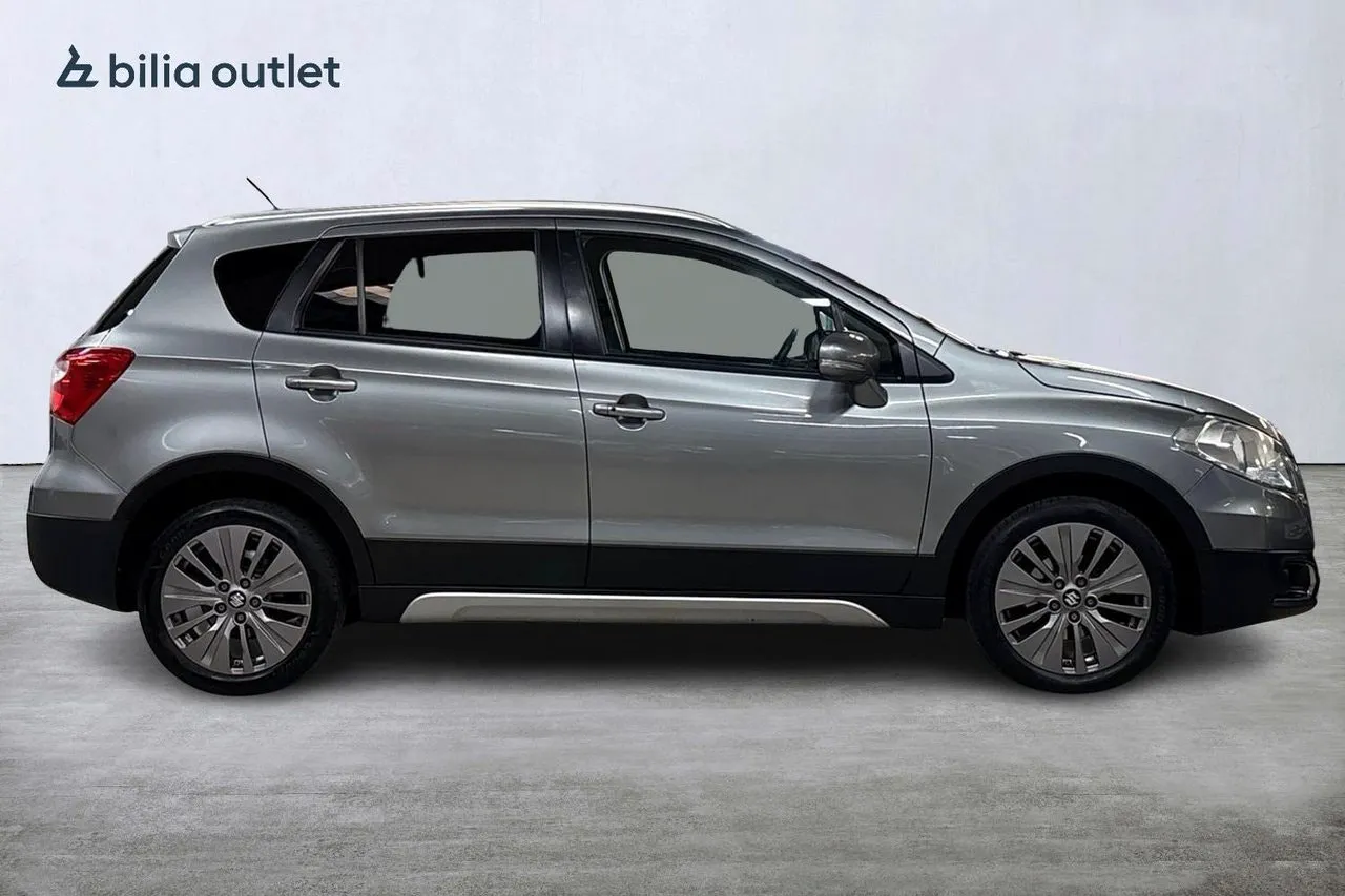 Vehicle image 4