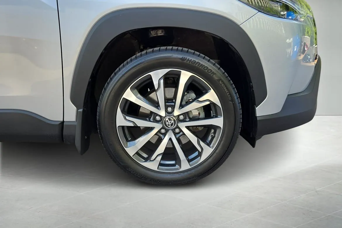 Vehicle image 8