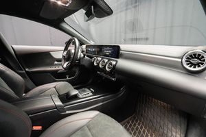 Mercedes CLA180 bild 13