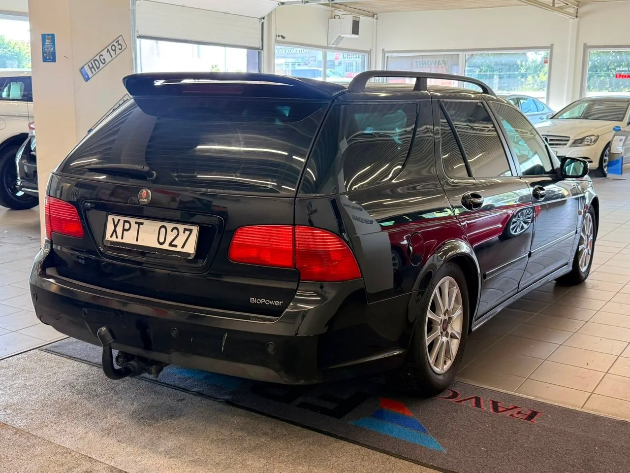 Vehicle image 16