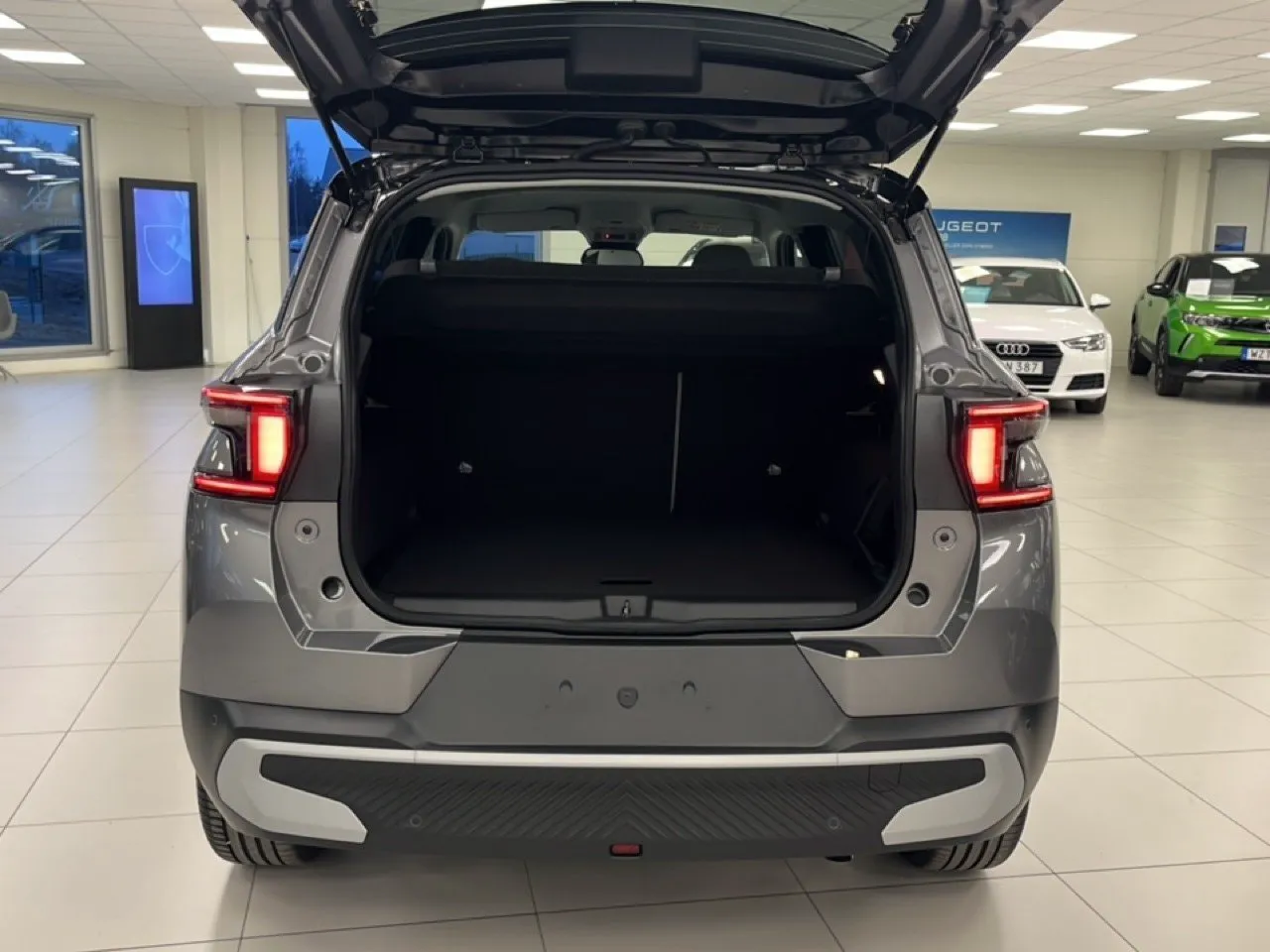 Vehicle image 13