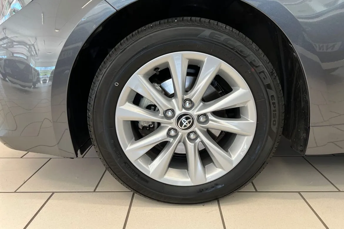 Vehicle image 16