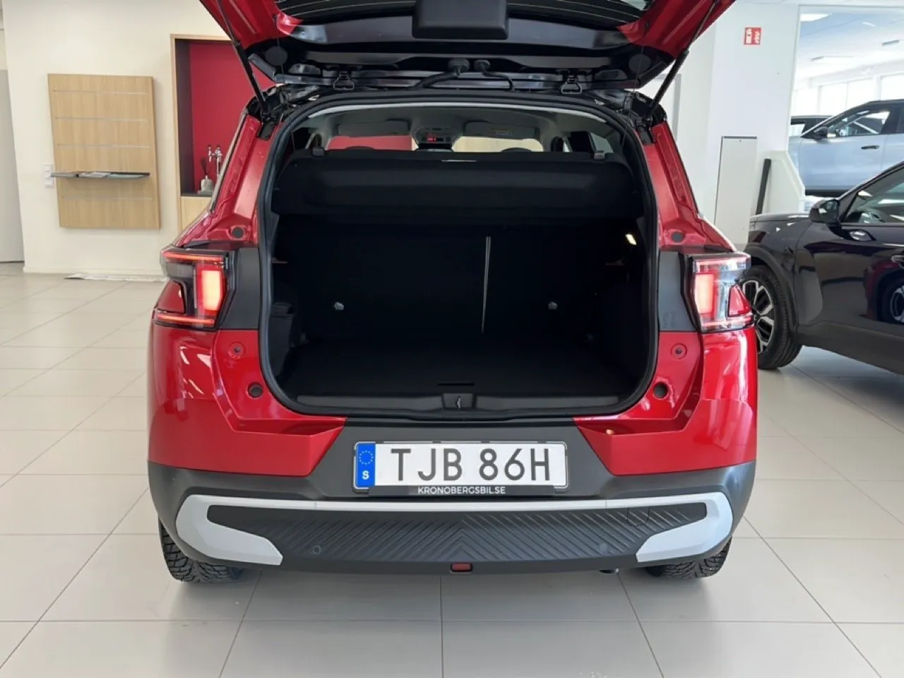 Vehicle image 13