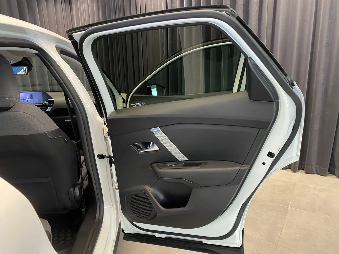 Vehicle image 35