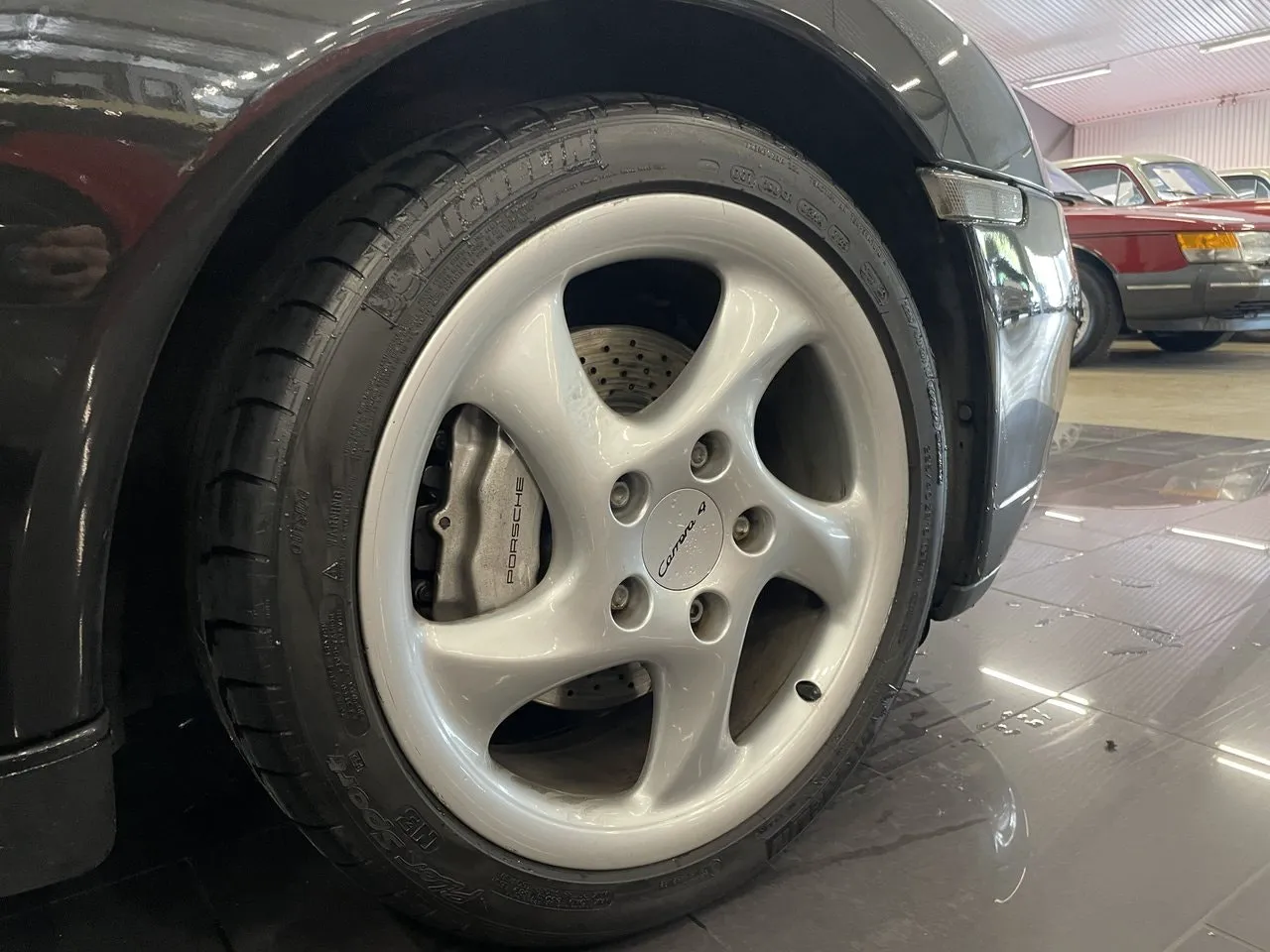 Vehicle image 16