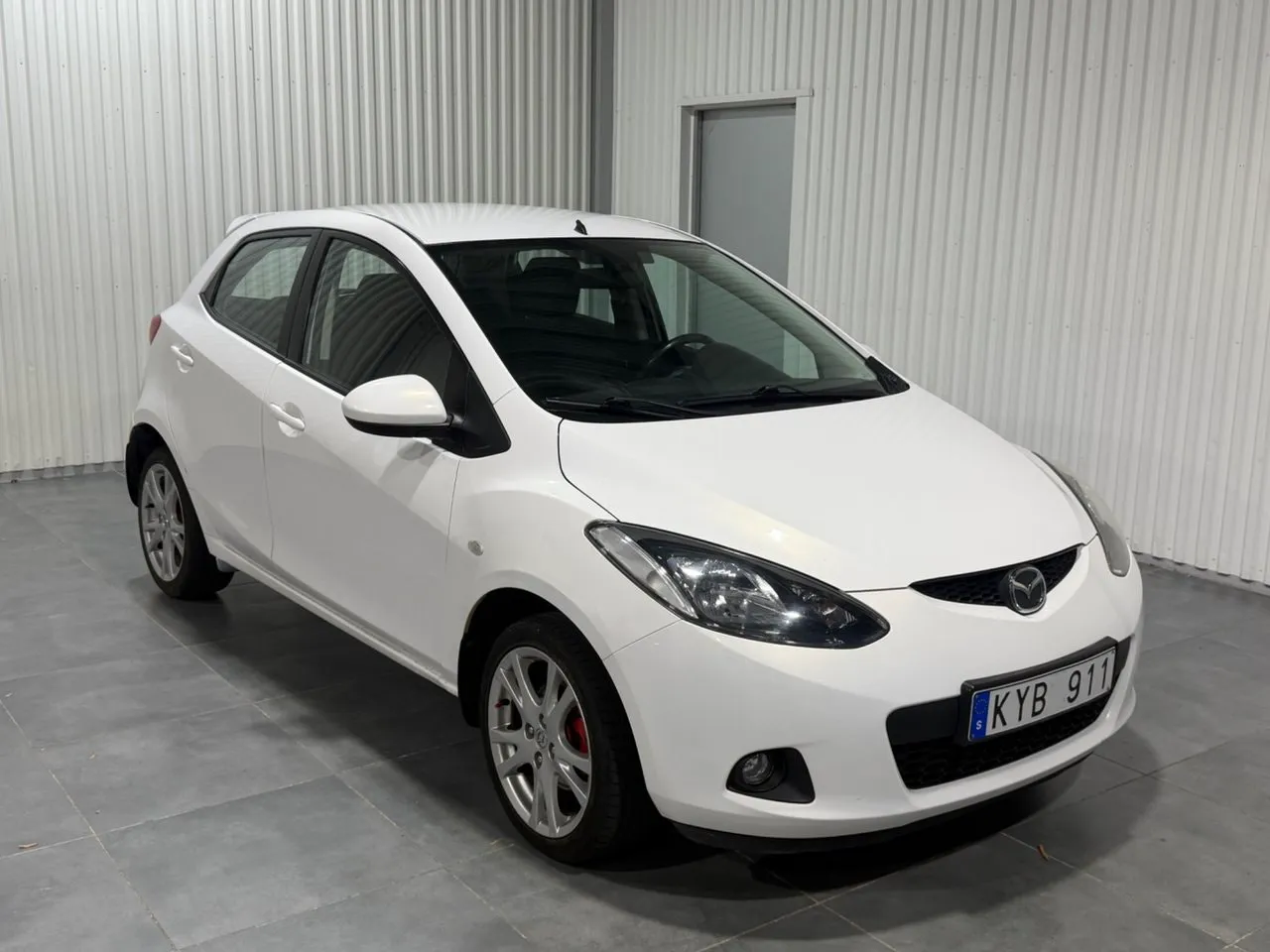 Vehicle image 6