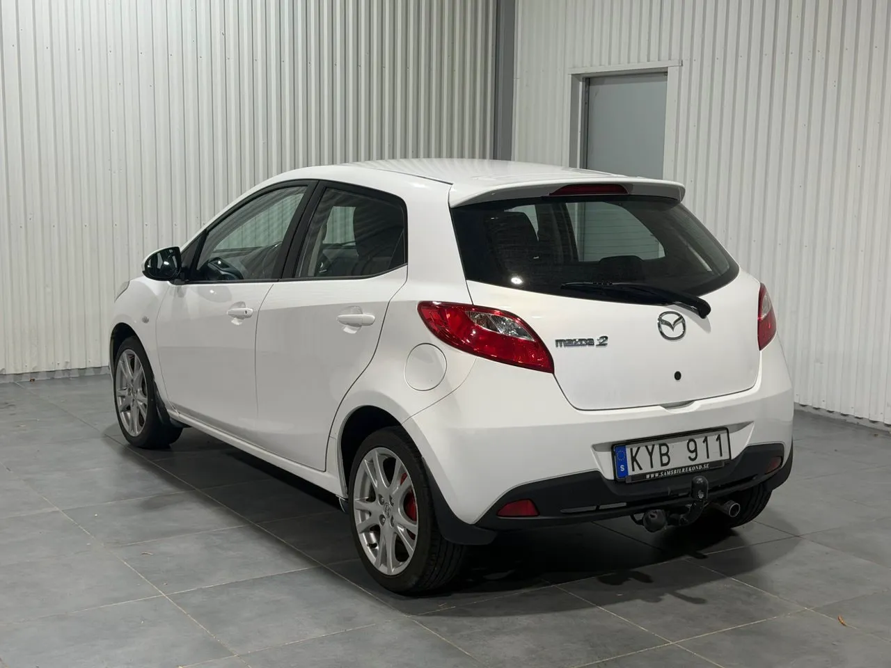Vehicle image 5