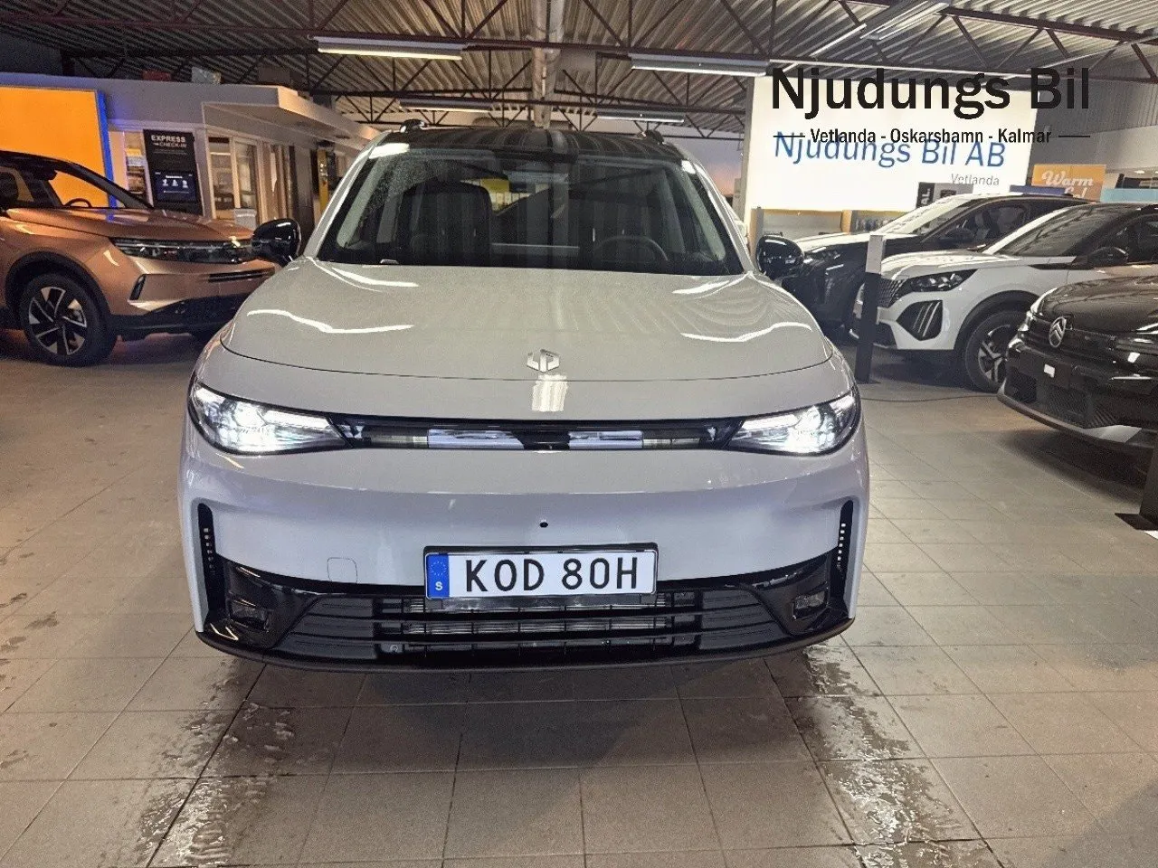 Vehicle image 11