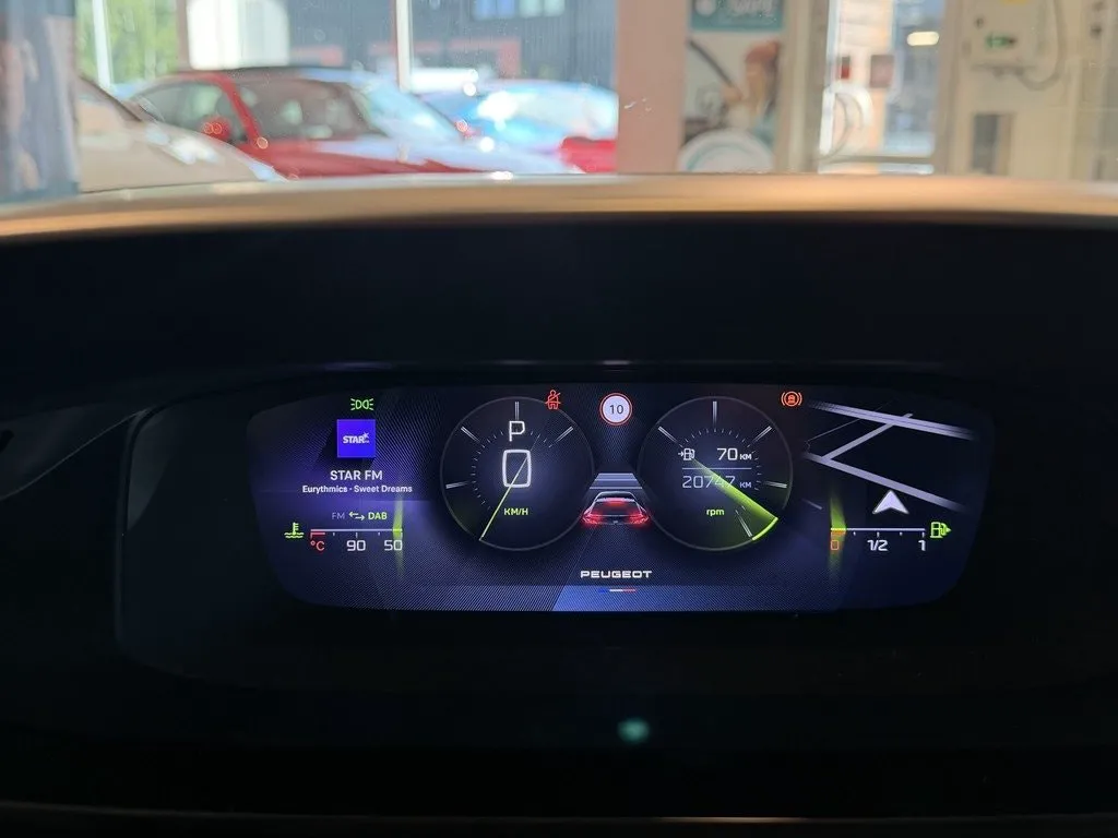 Vehicle image 10