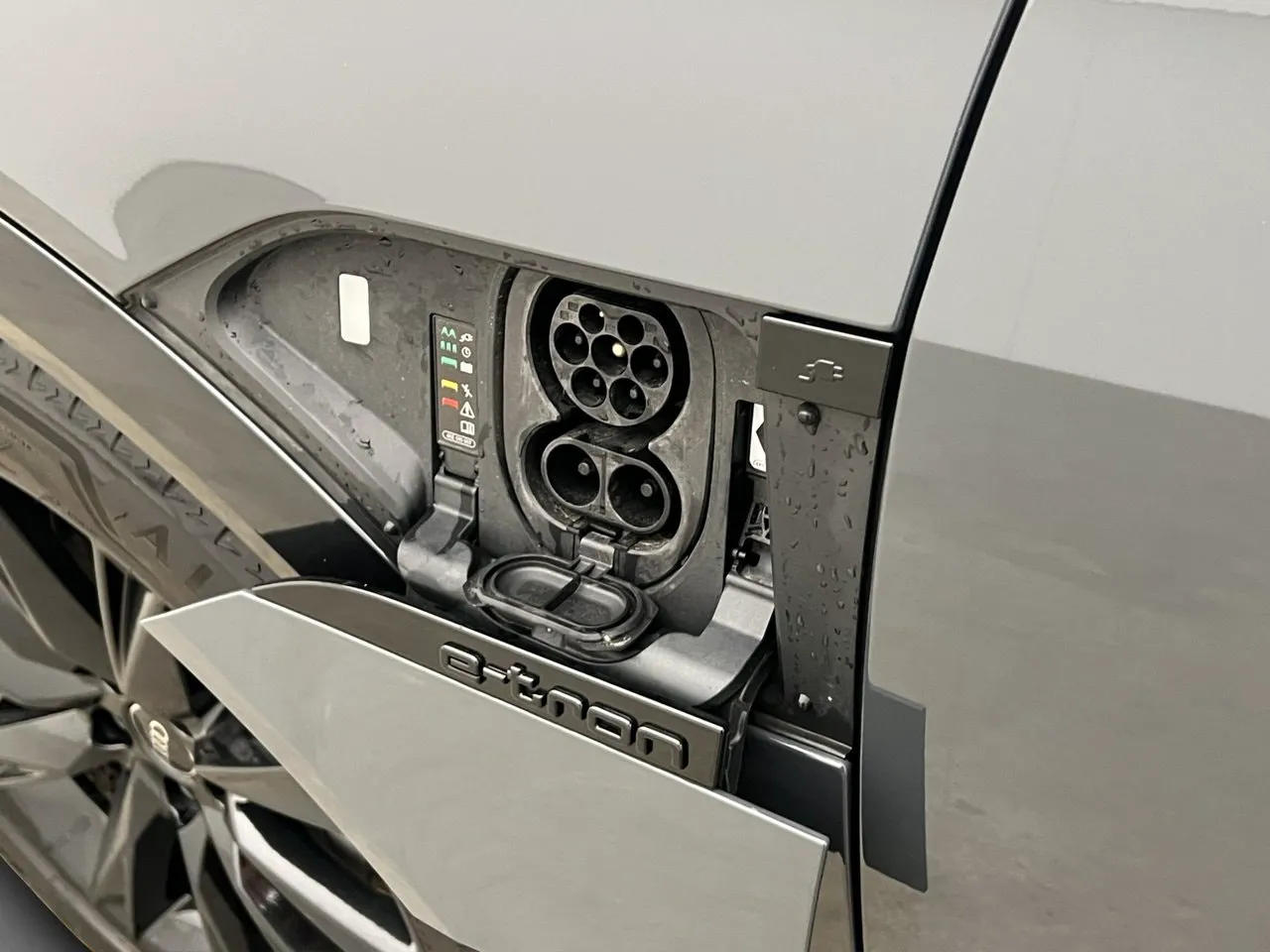 Vehicle image 32