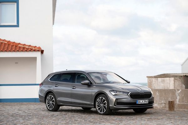 Skoda Superb L&K Laddhybrid Privatleasing 4785:- - 2026
