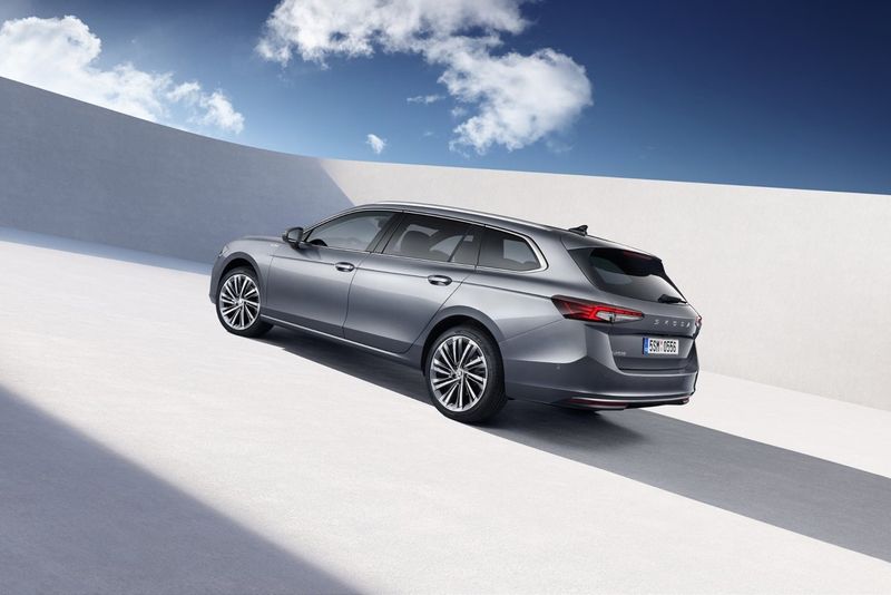 Skoda Superb bild 2