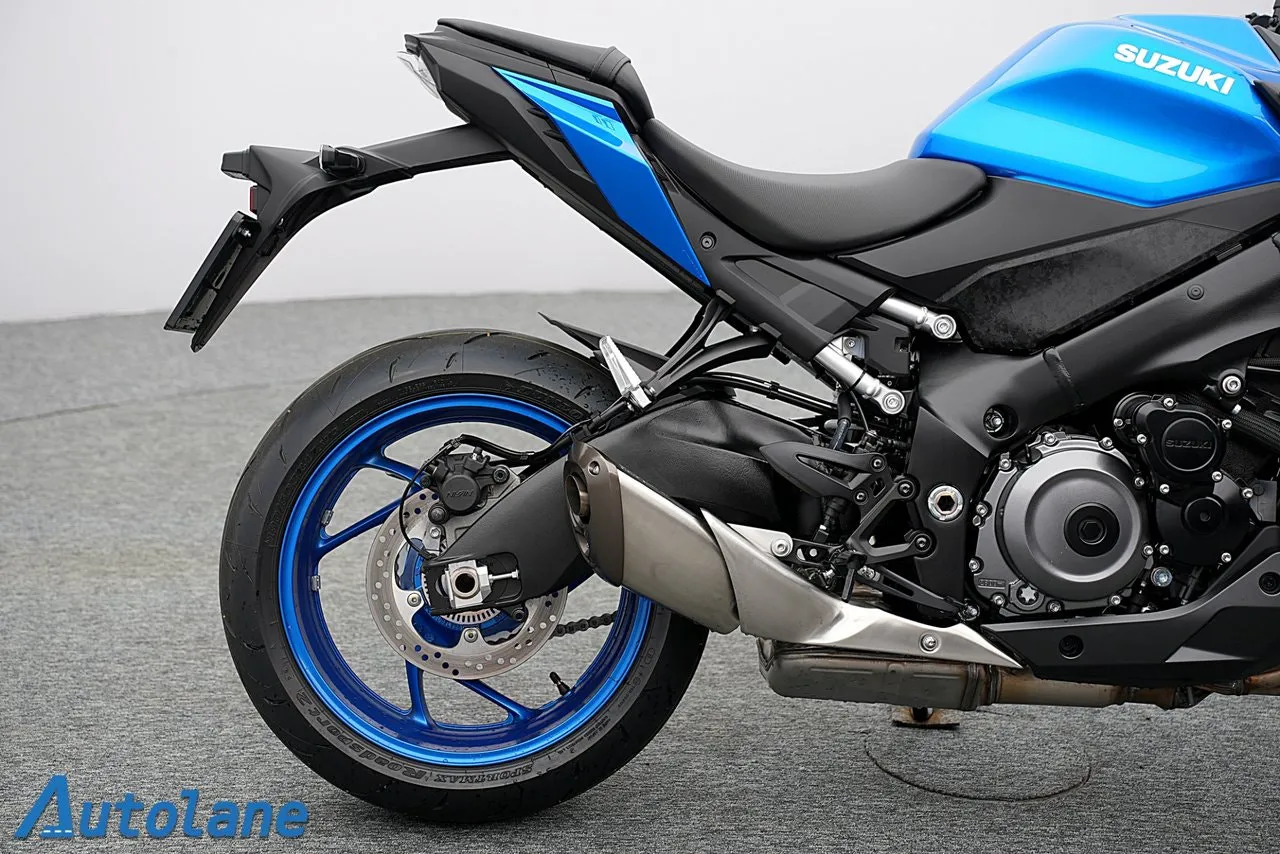 Vehicle image 9