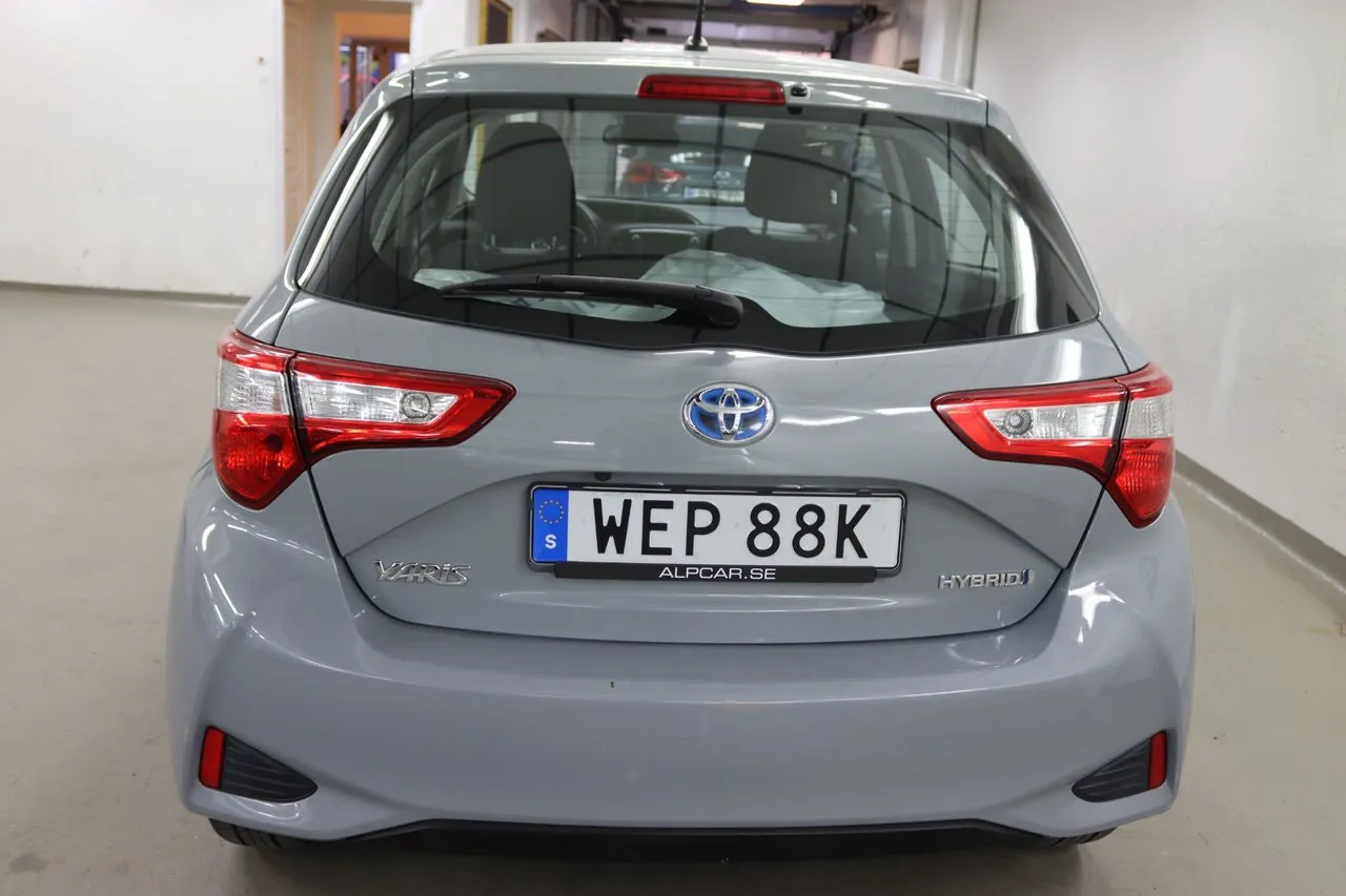 Vehicle image 6