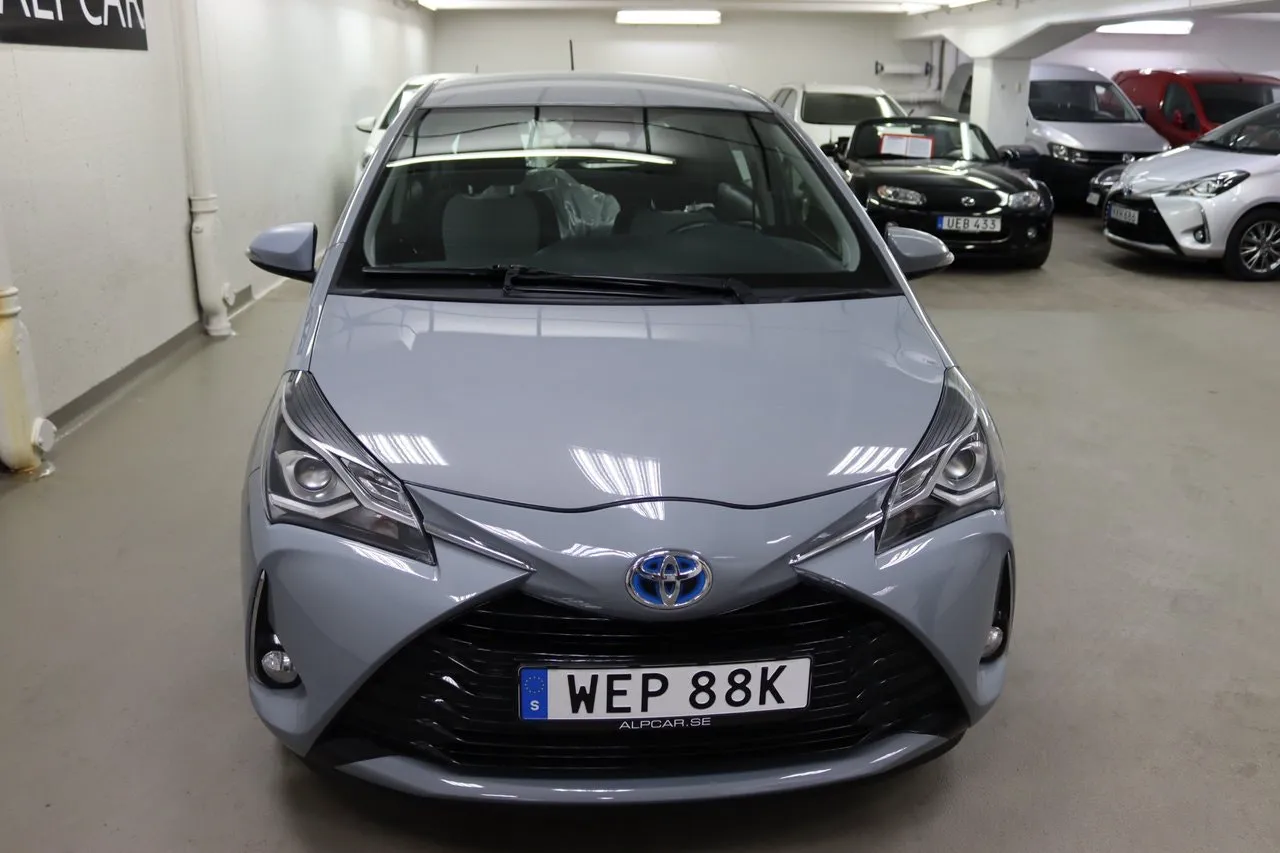 Vehicle image 3