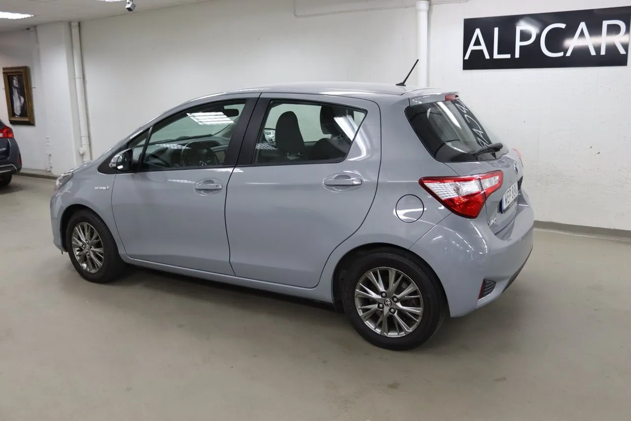 Vehicle image 7