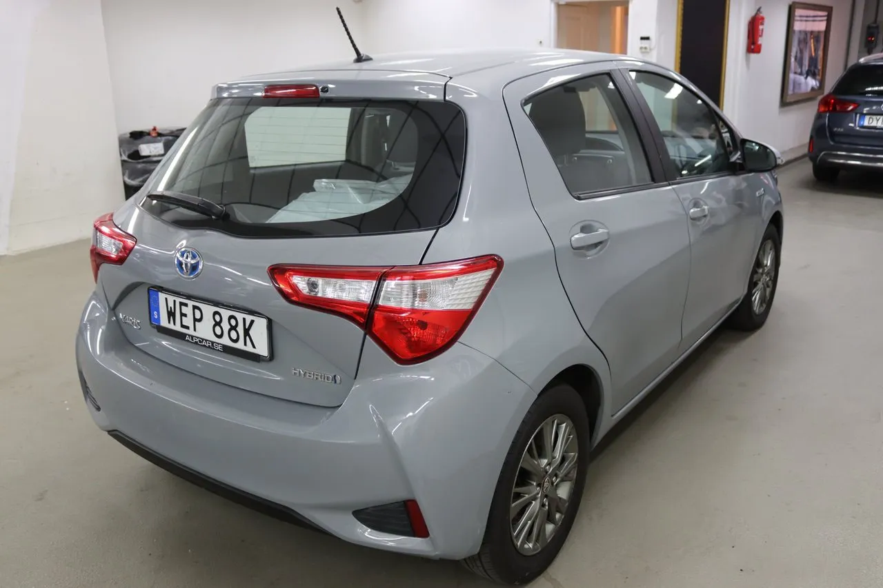 Vehicle image 5