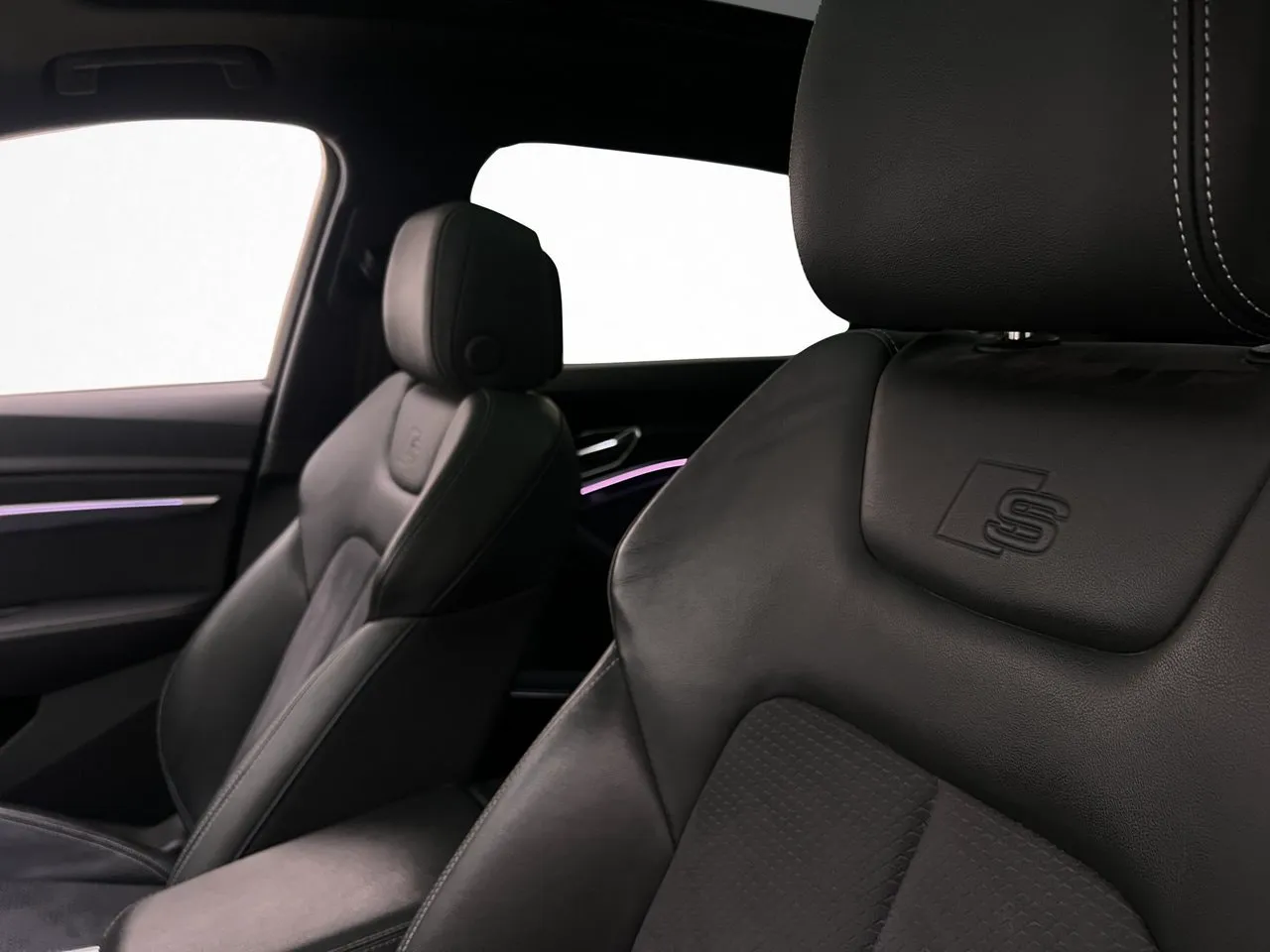 Vehicle image 32