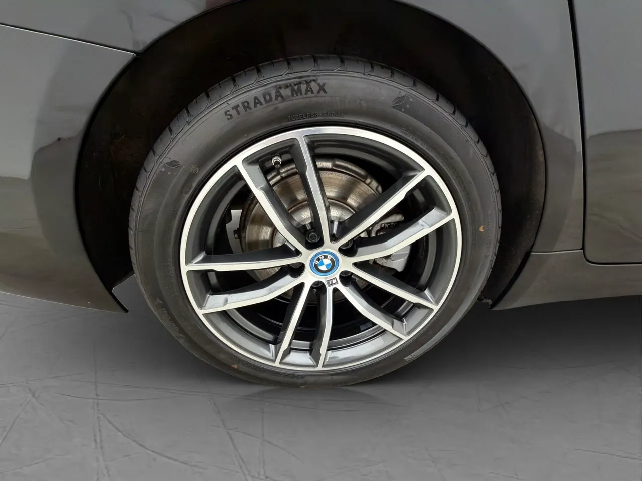 Vehicle image 32