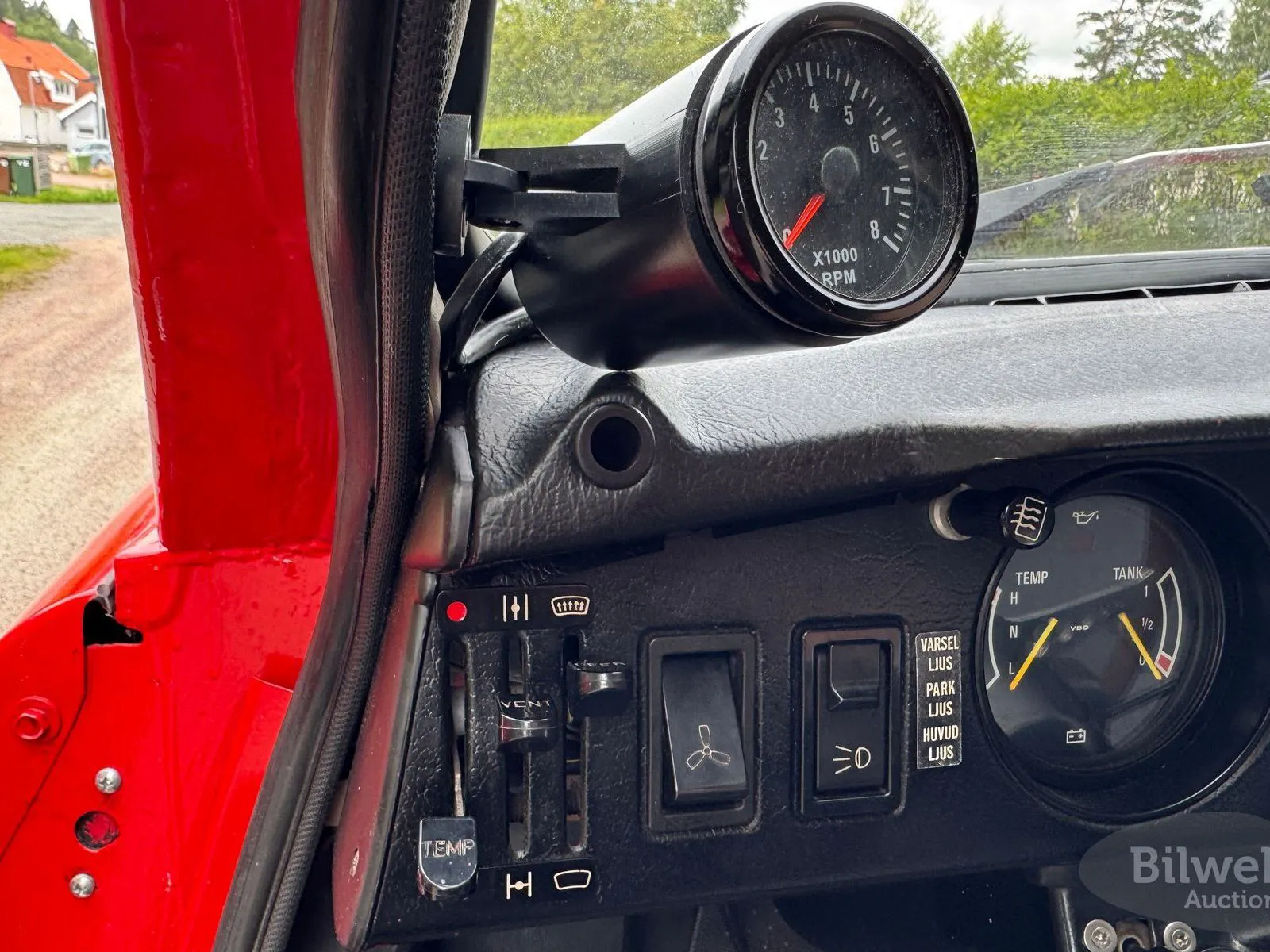Vehicle image 27