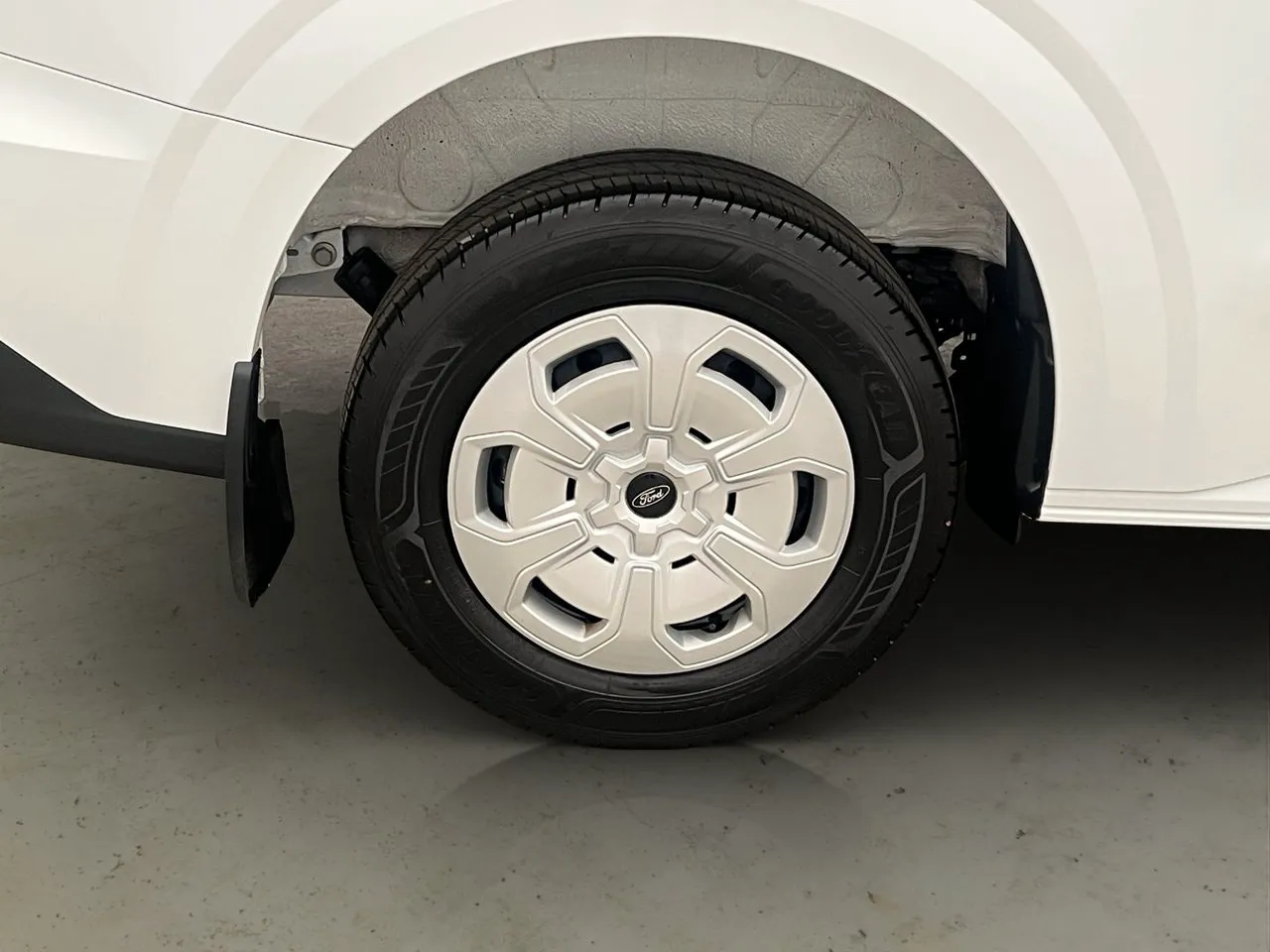 Vehicle image 32