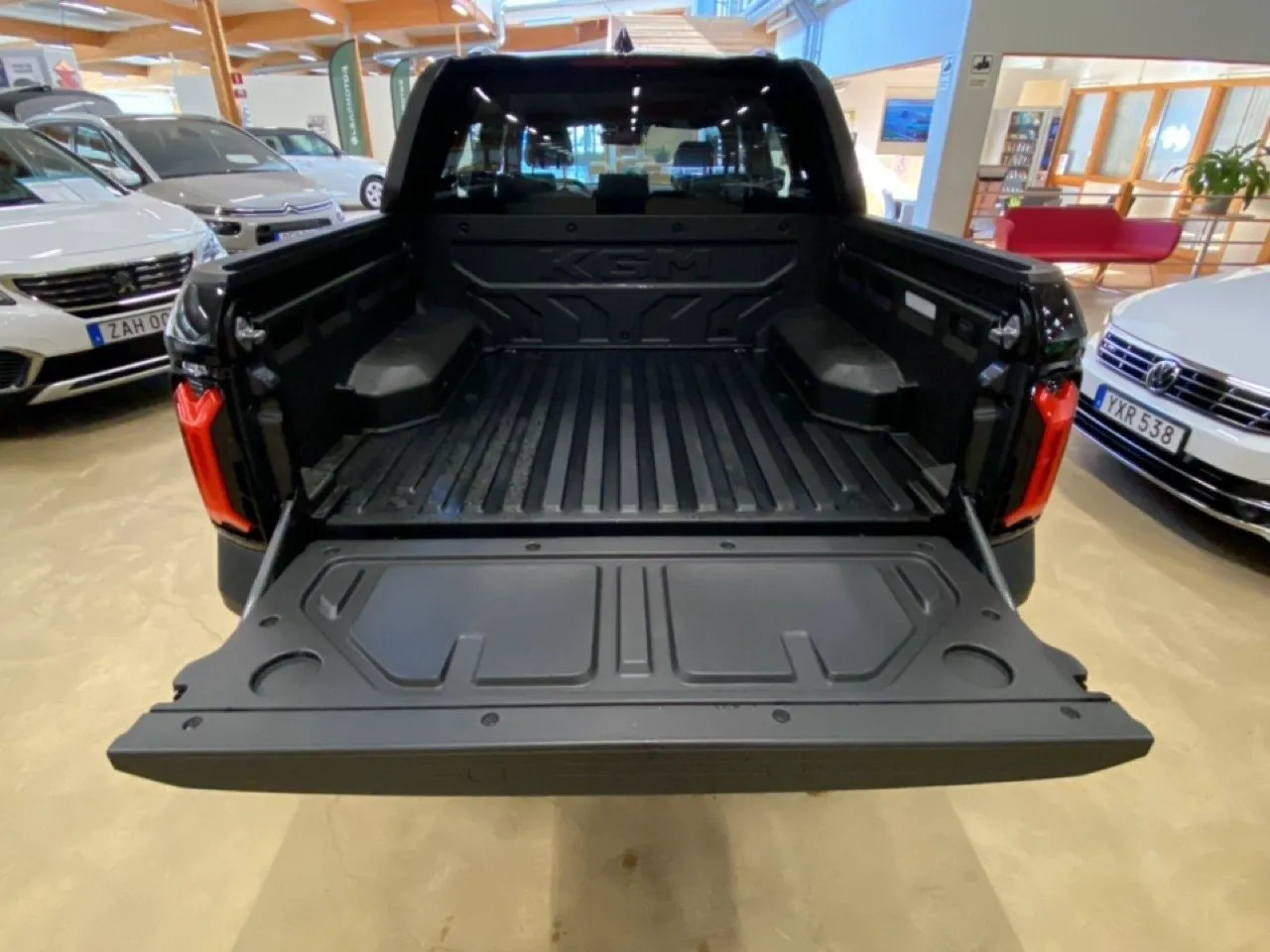 Vehicle image 13