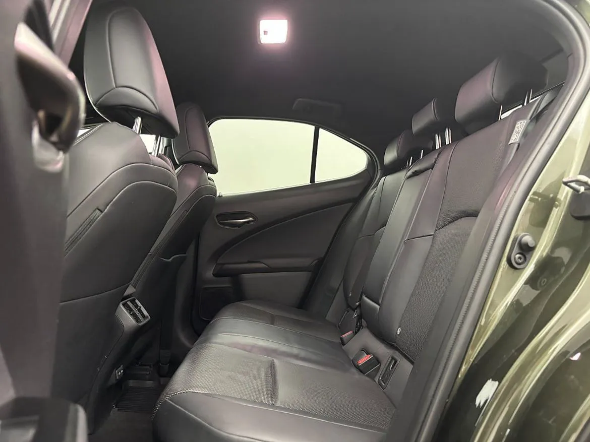 Vehicle image 14