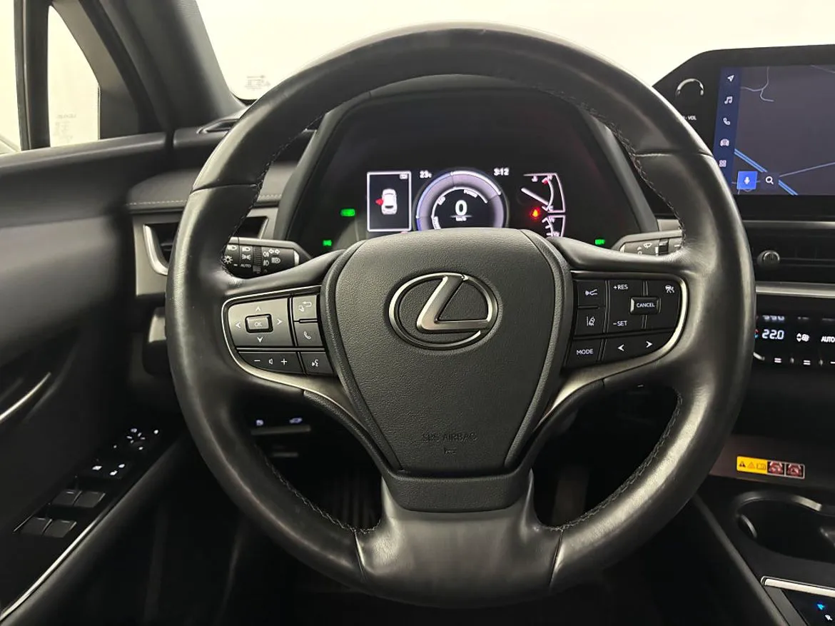 Vehicle image 18