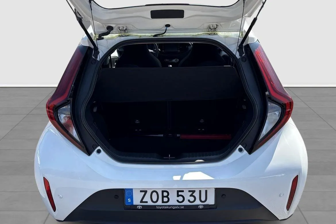 Vehicle image 11