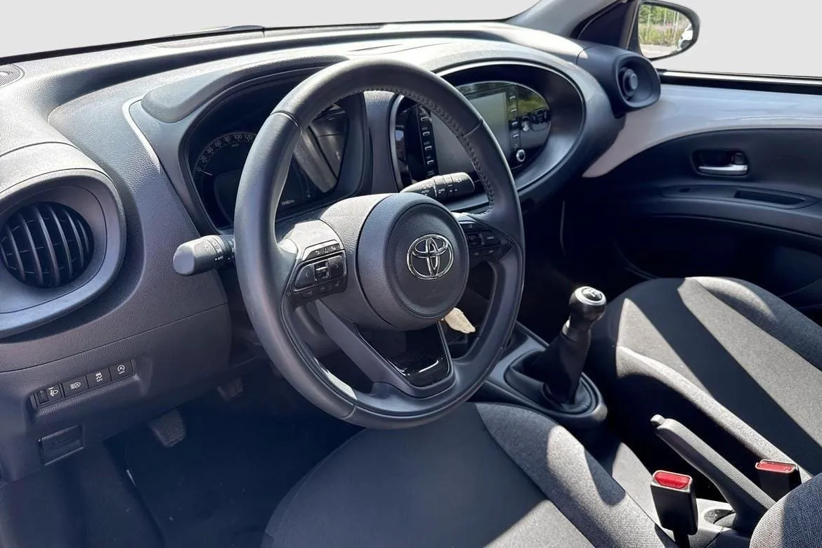 Vehicle image 7