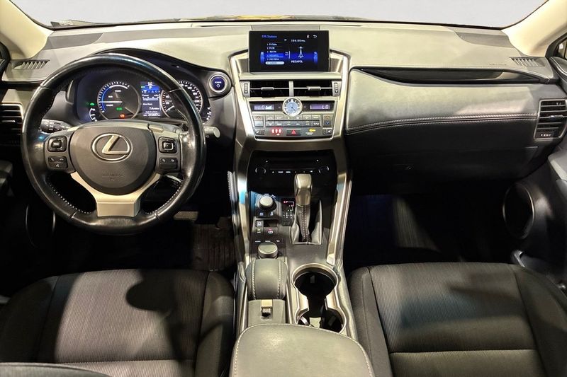 Lexus NX bild 11