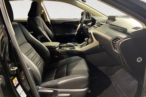 Lexus NX bild 15