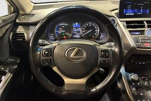 Lexus NX bild 13